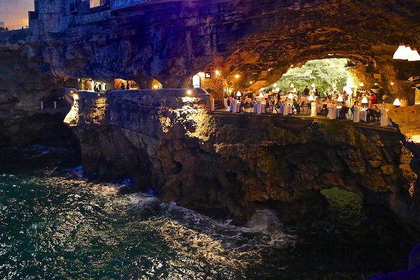 Grotta Palazzese, Бари, Италия