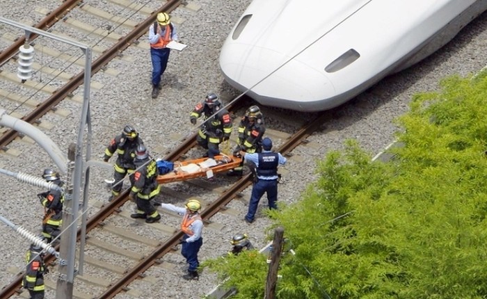 самоубийства на японских станциях