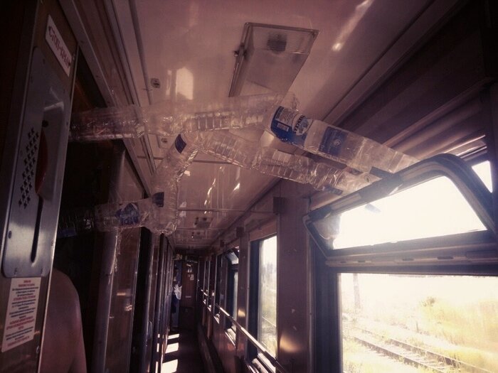 кондиционер из бутылок в поезде 