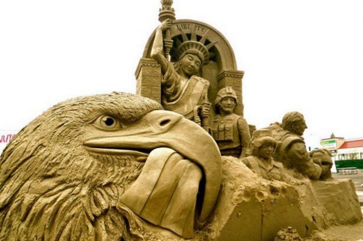50 самых лучших скульптур из песка с фото