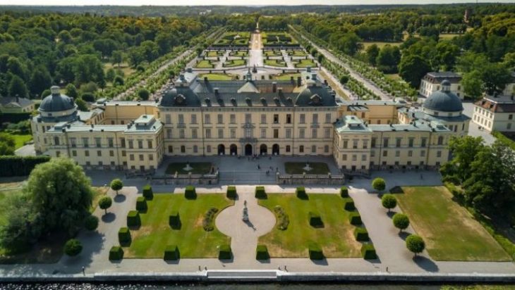 Потрясающей красоты королевские дворцы мира: 40 фото
