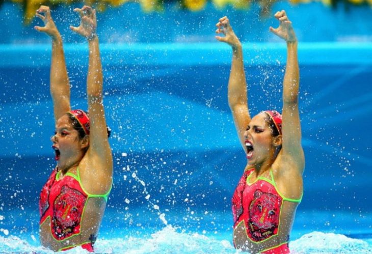 Synchronized Swim Fun: A Collection of Hilarious Photos