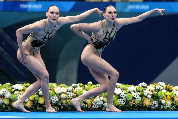 Synchronized Swim Fun: A Collection of Hilarious Photos