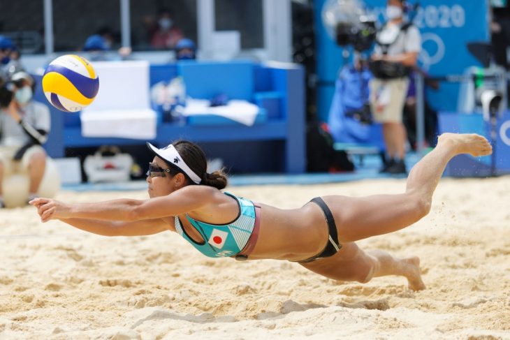25 Energetic and Enthralling Photos of Women's Beach Volleyball