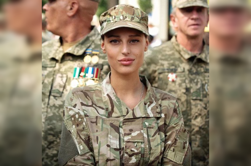 Enchanting Uniforms: 25 Breathtaking Images of Lovely Ladies